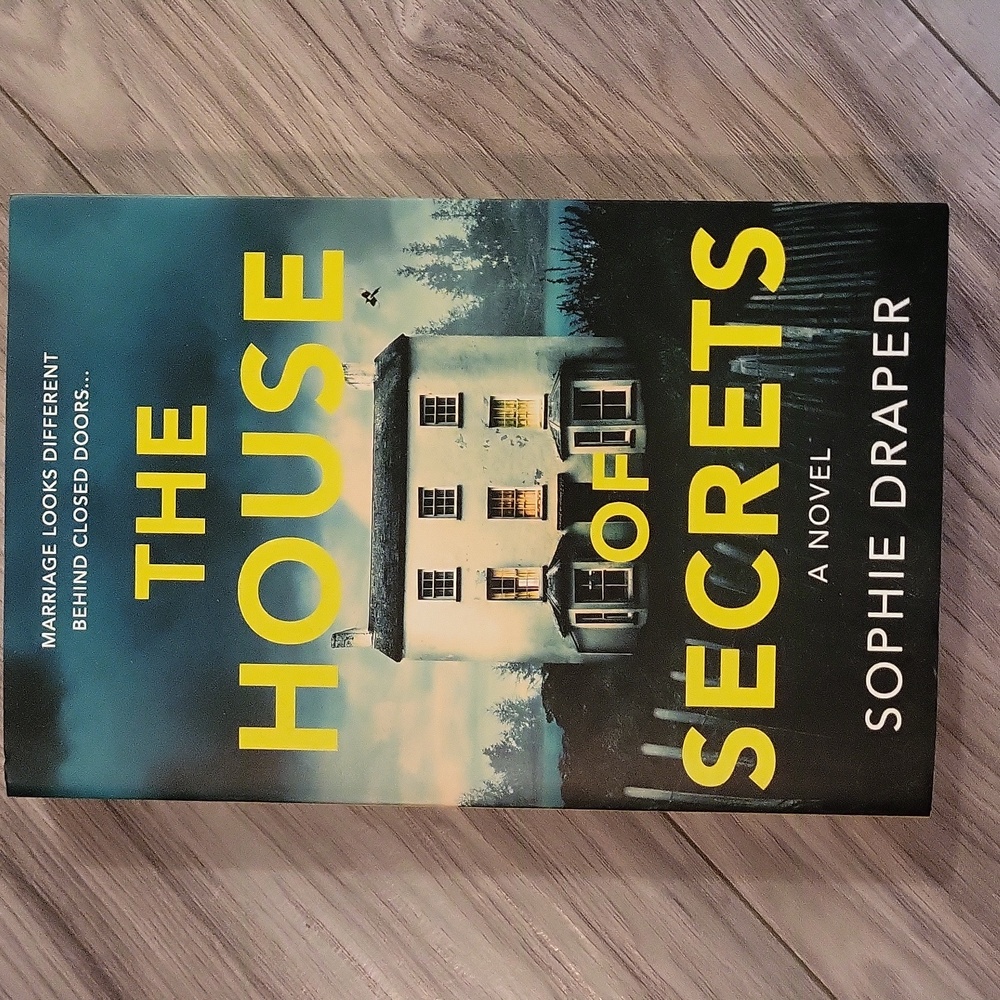 3/$18 💫 The House of Secrets - Sophie Draper